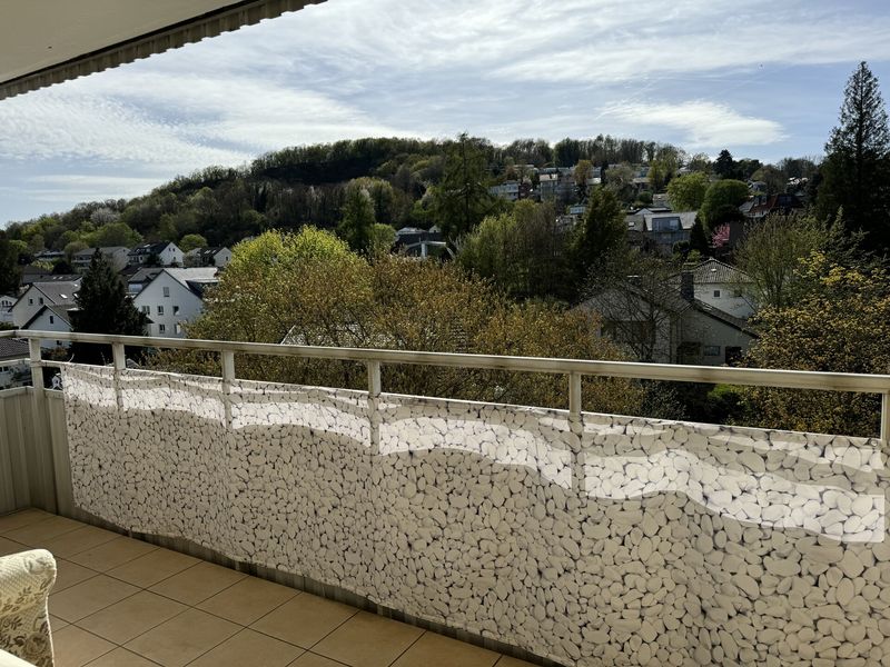 attraktive 4-Zimmer-Wohnung in gefragter Lage mit traumhaftem Blick auf das Siebengebirge